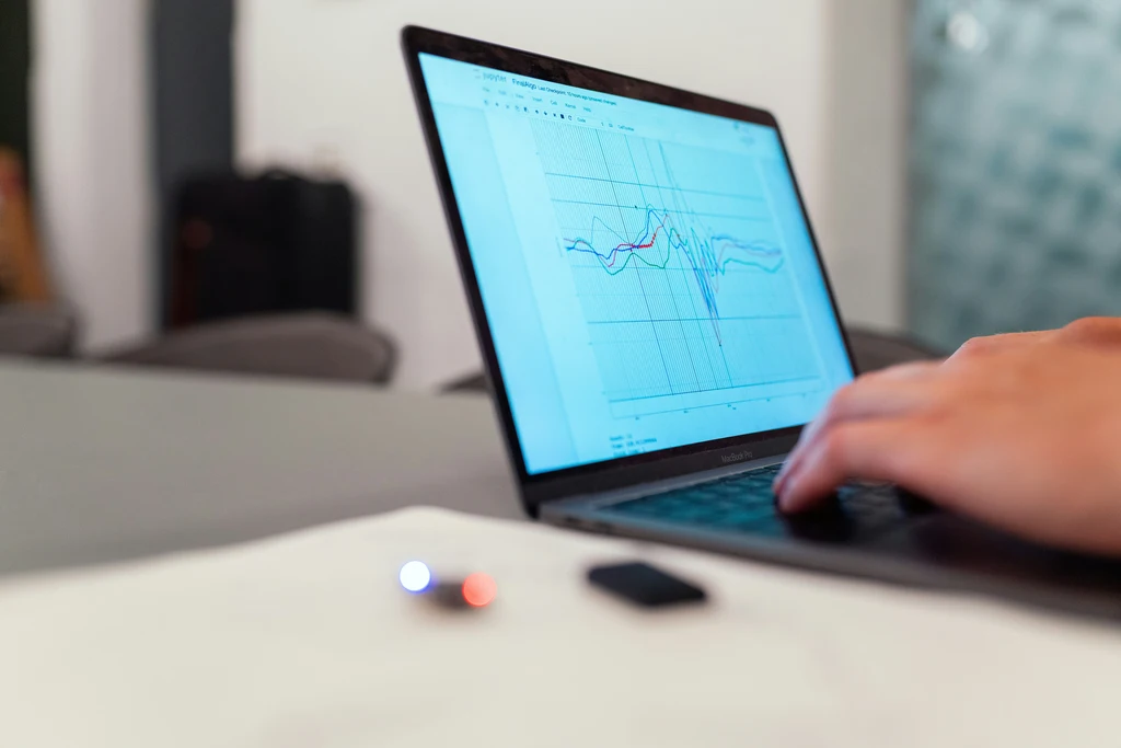 Cold email analytics in the laptop