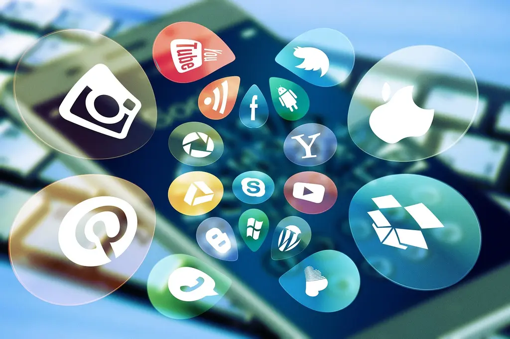 Social media icons in a bubbles